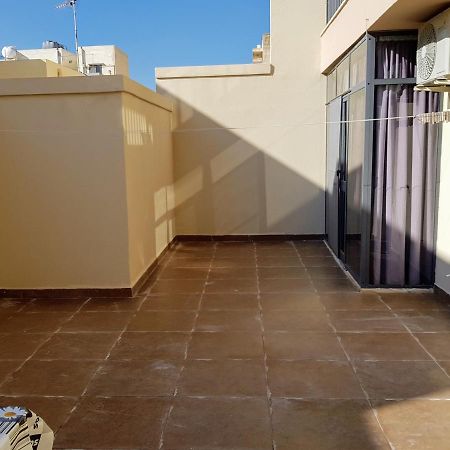 Charming Apartment-Wifi-Sleeps 5 Marsaskala Exteriör bild