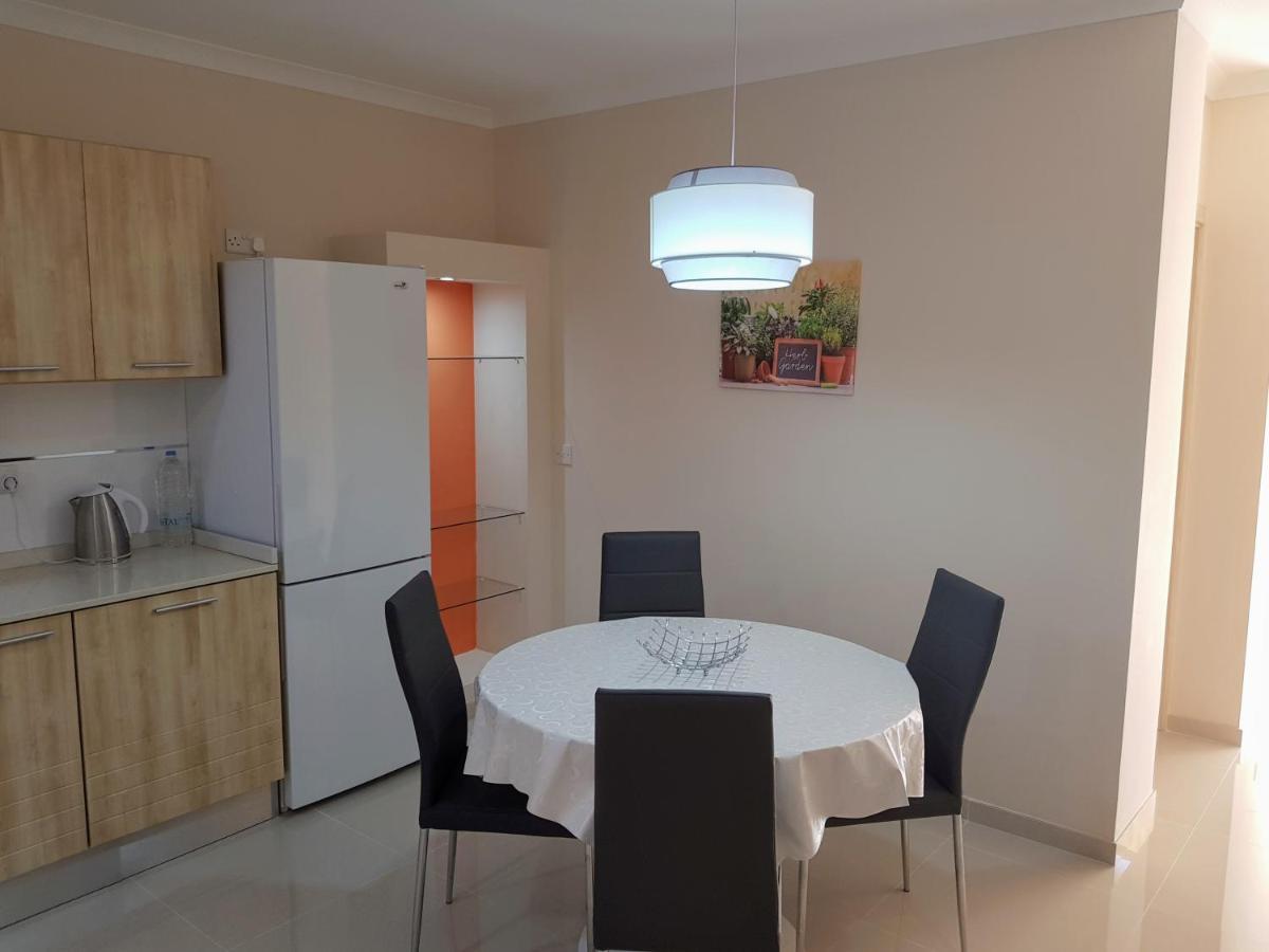 Charming Apartment-Wifi-Sleeps 5 Marsaskala Exteriör bild