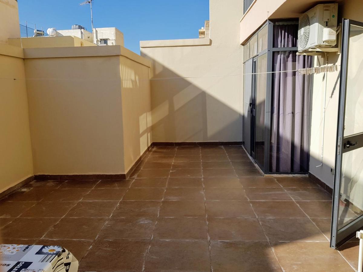 Charming Apartment-Wifi-Sleeps 5 Marsaskala Exteriör bild